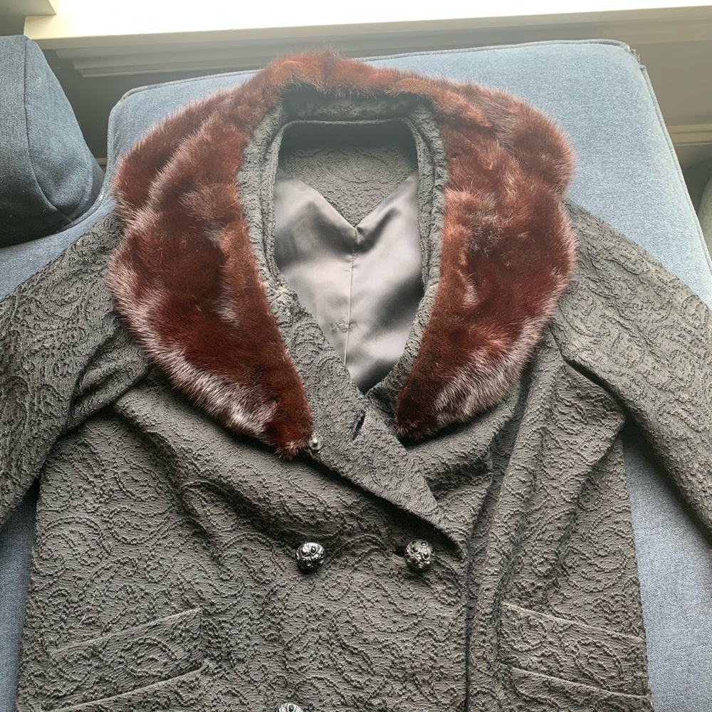 Vintage jacket w/ fur collar & cuffed sleeves.
